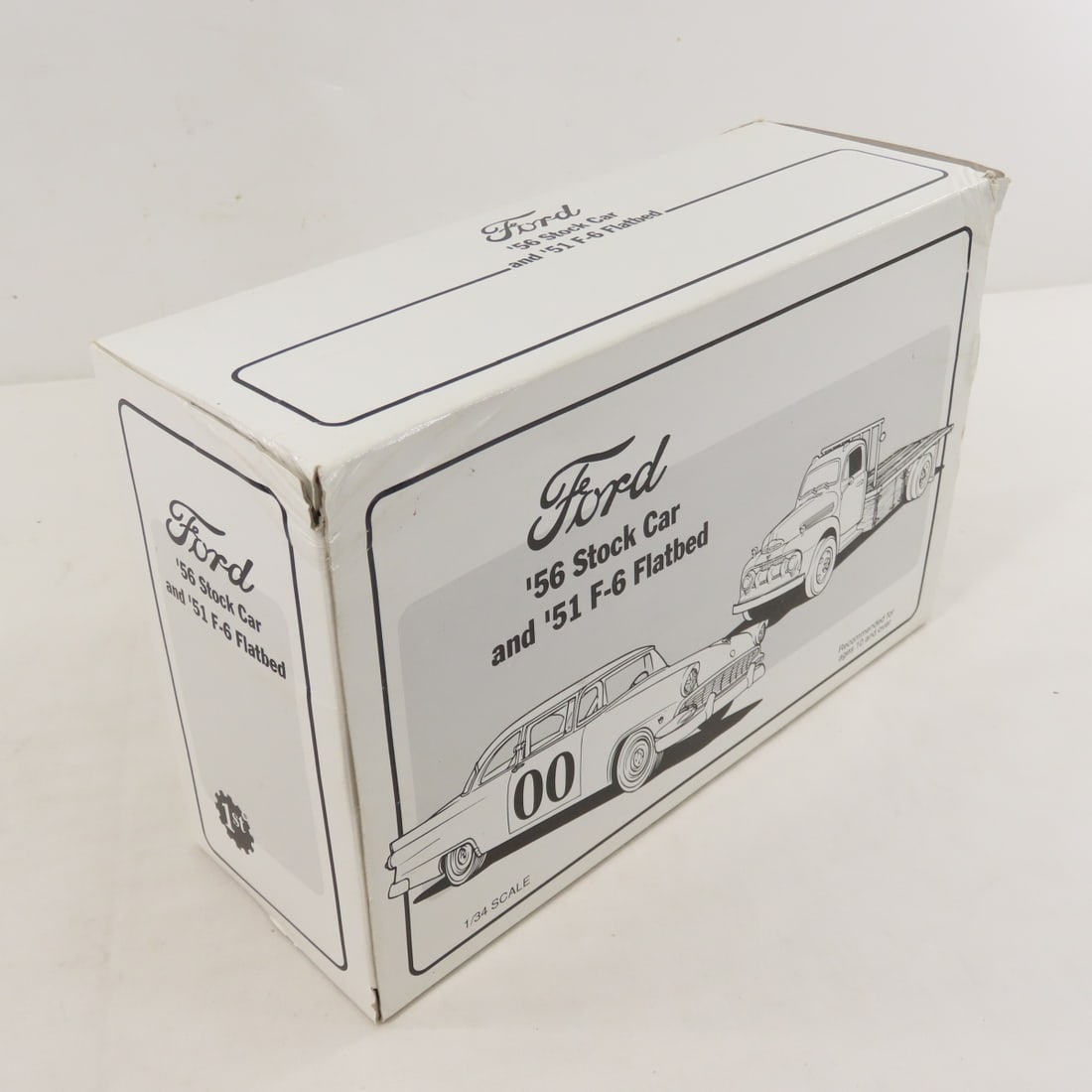 1st Gear 1:34 Ford Shell Oil Stock Car & Flatbed - 16