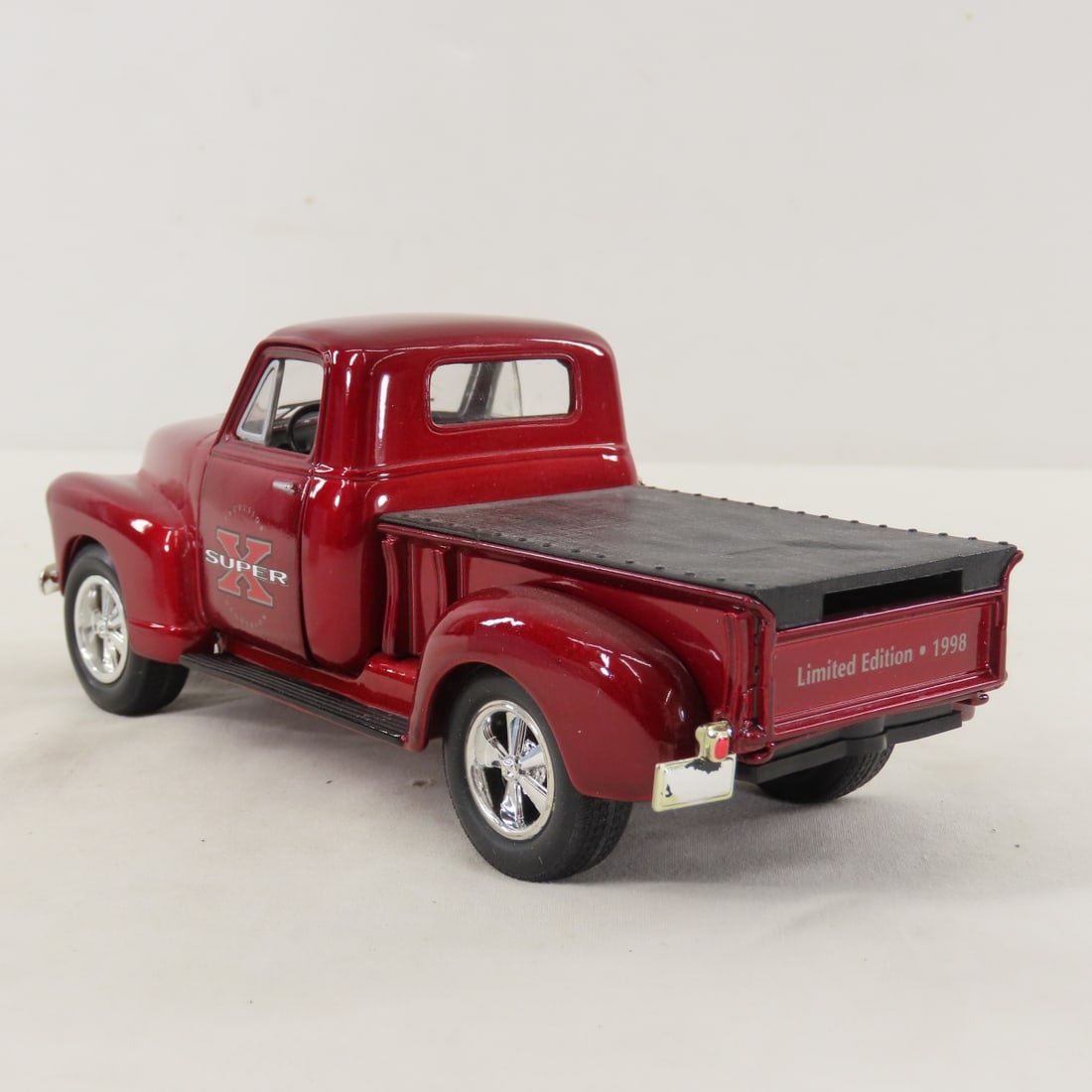 SpecCast 1:34 Excelsior Henderson '52 Chevy Pickup - 3