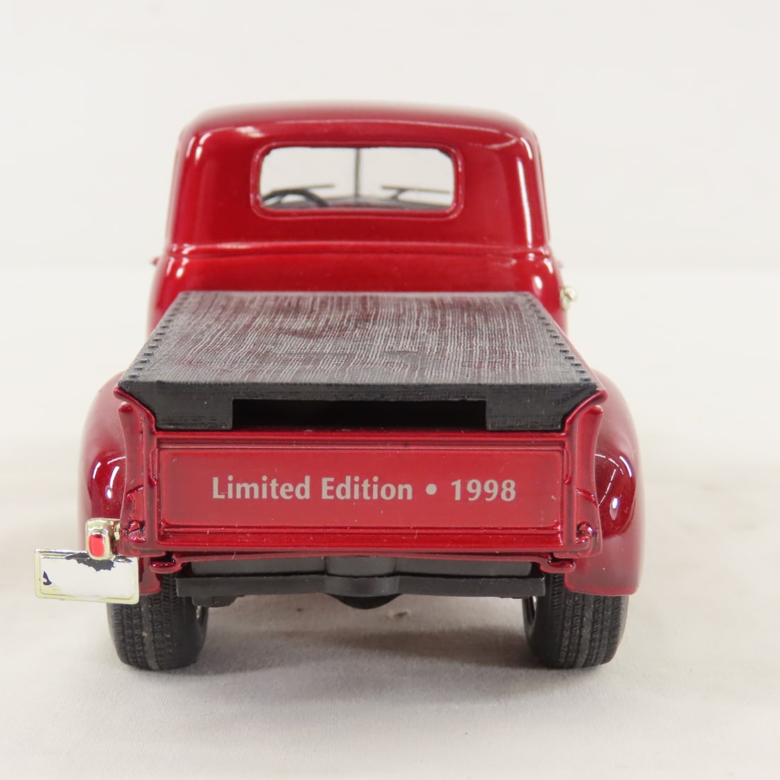 SpecCast 1:34 Excelsior Henderson '52 Chevy Pickup - 4