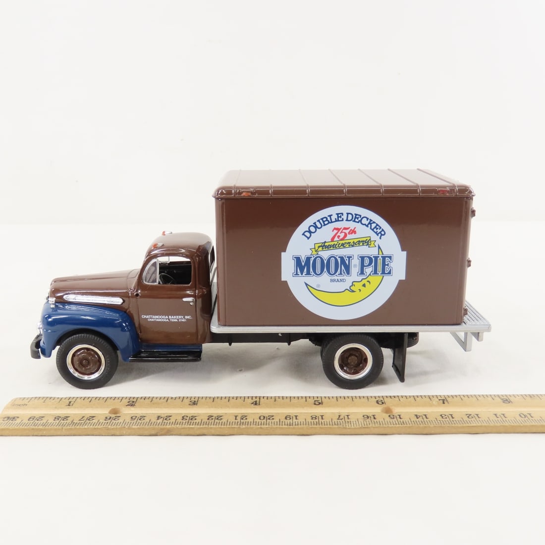 1st Gear 1:34 Moon Pie 1951 Ford F-6 Dry Goods Van - 2