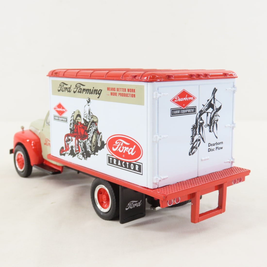 1st Gear 1:34 Dearborn 1951 Ford F-6 Dry Goods Van - 3