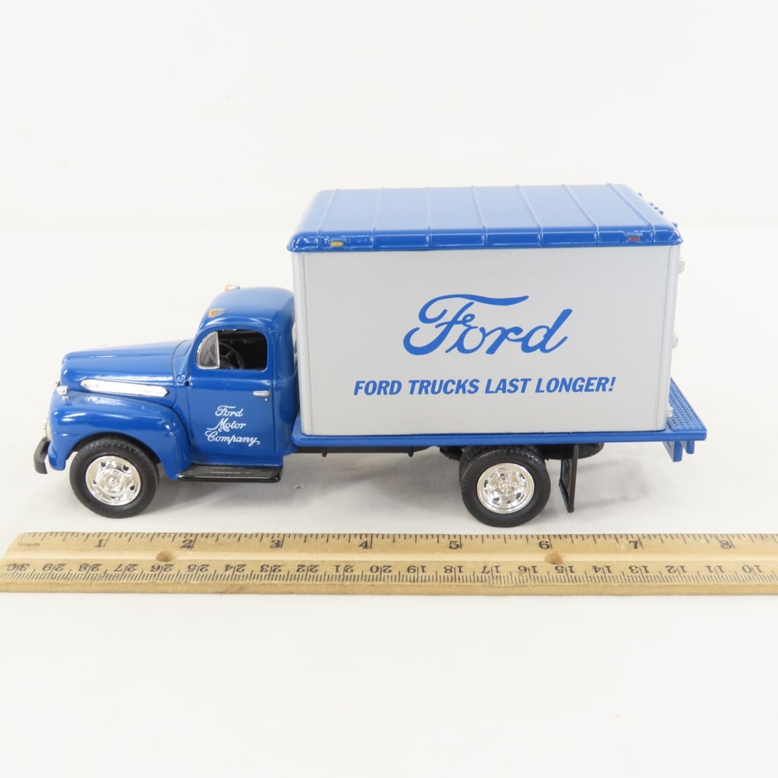1st Gear 1:34 "Lasts Longer" Ford F6 Dry Goods Van - 2