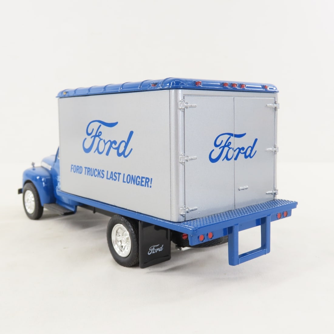 1st Gear 1:34 "Lasts Longer" Ford F6 Dry Goods Van - 3