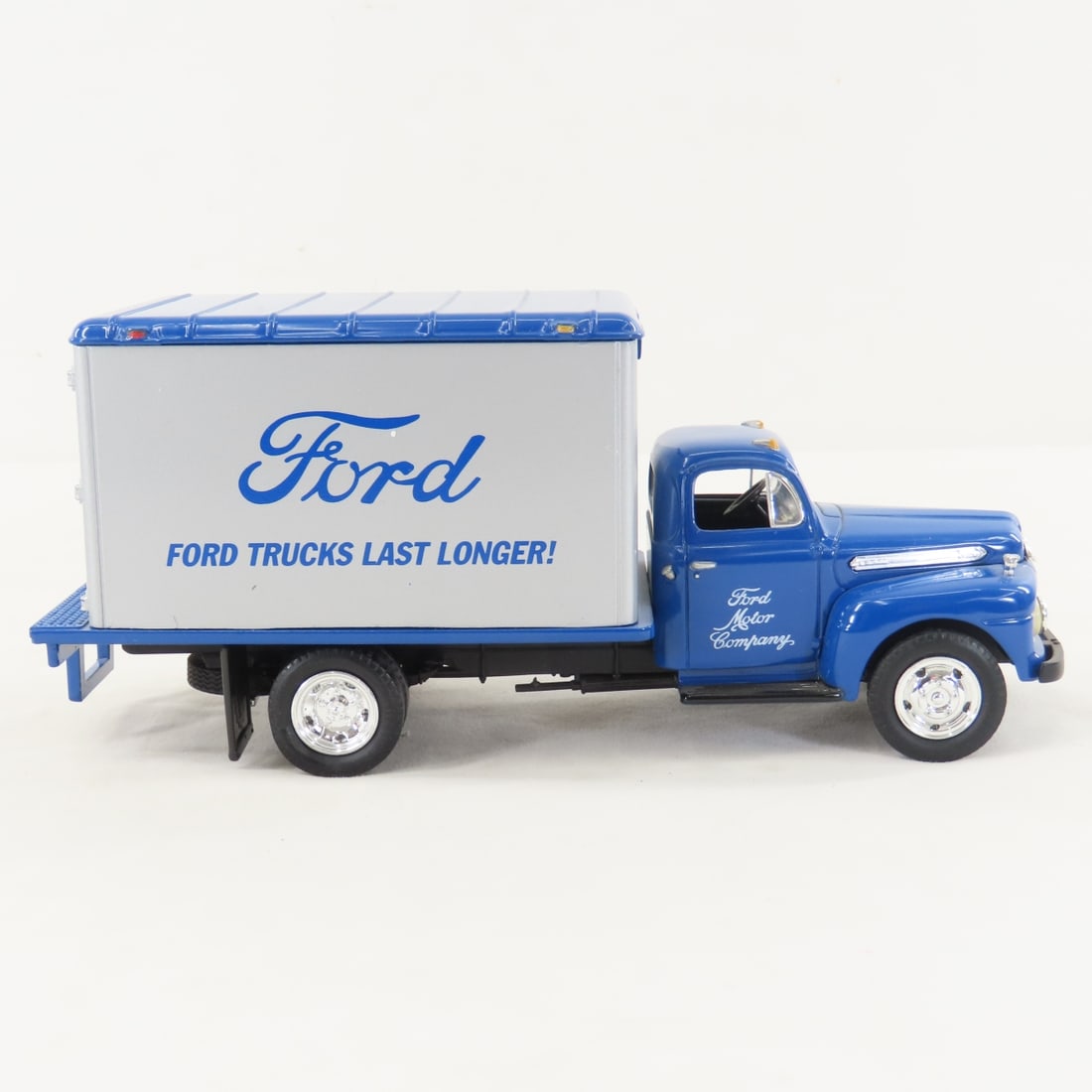 1st Gear 1:34 "Lasts Longer" Ford F6 Dry Goods Van - 6