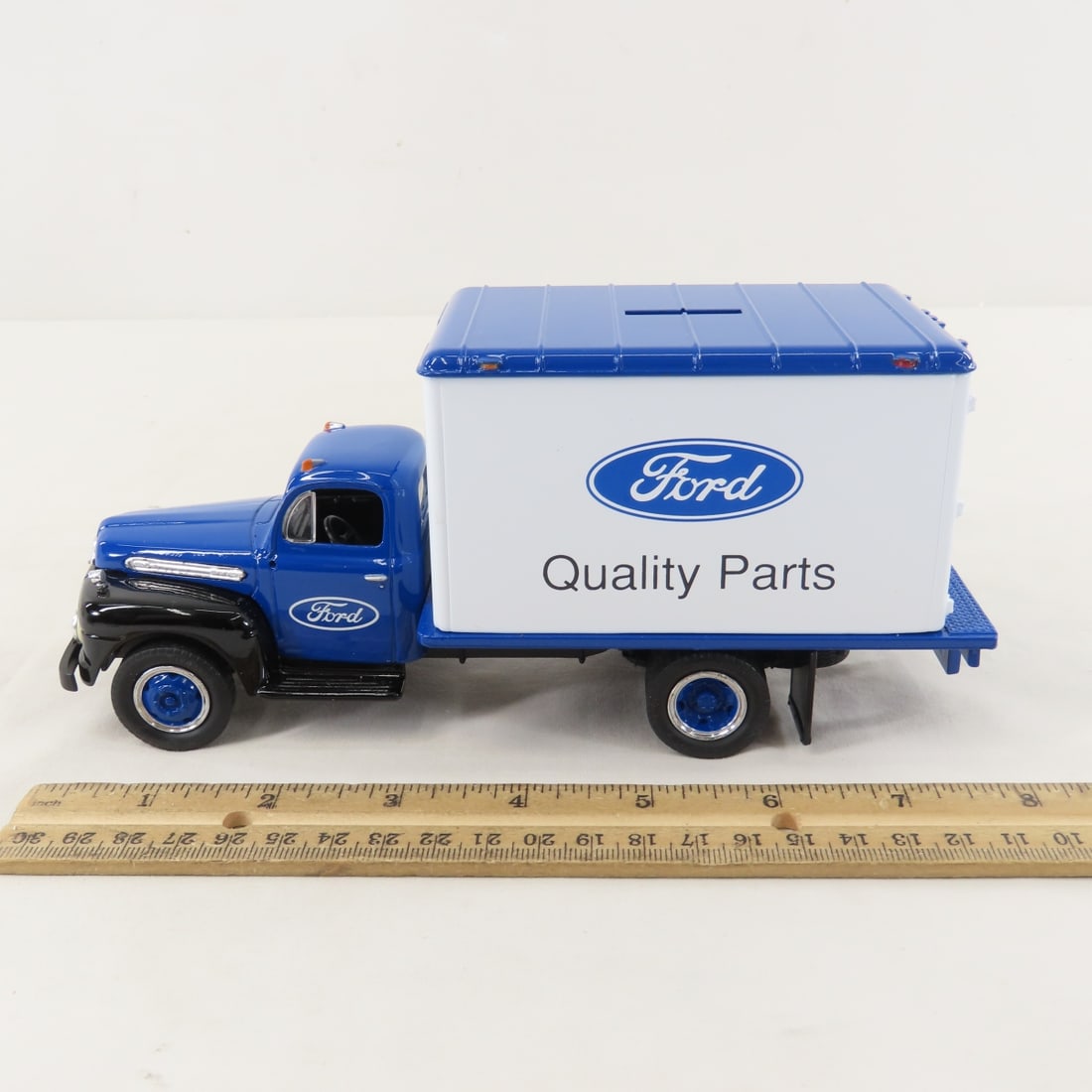 1st Gear 1:34 Quality Parts Ford F6 Dry Goods Van - 2