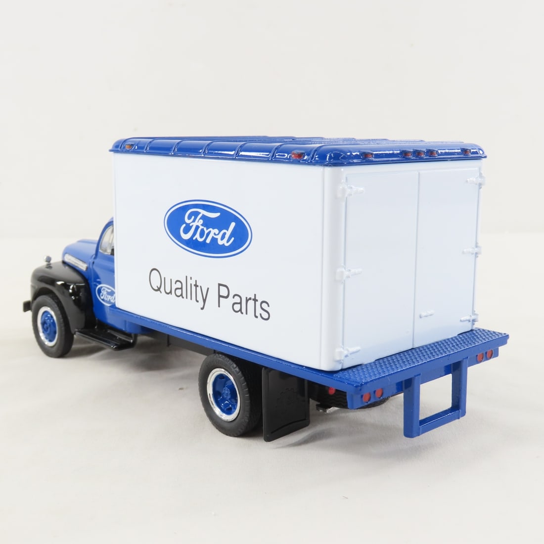 1st Gear 1:34 Quality Parts Ford F6 Dry Goods Van - 3