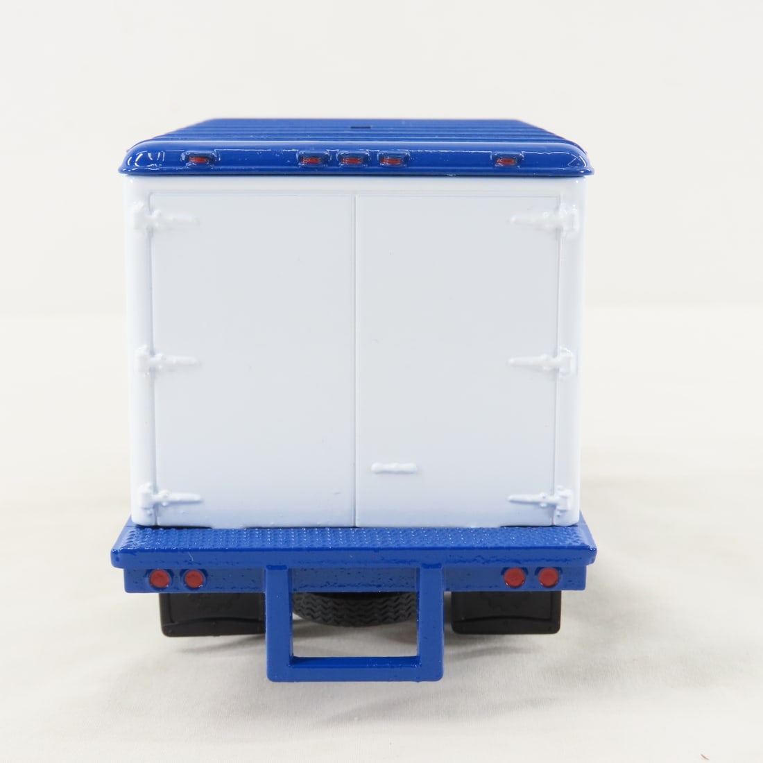 1st Gear 1:34 Quality Parts Ford F6 Dry Goods Van - 4