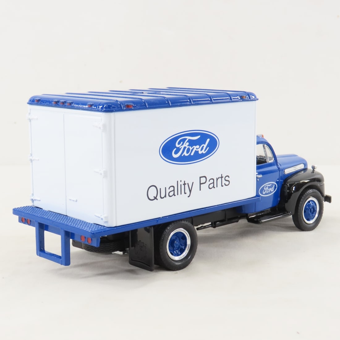 1st Gear 1:34 Quality Parts Ford F6 Dry Goods Van - 5