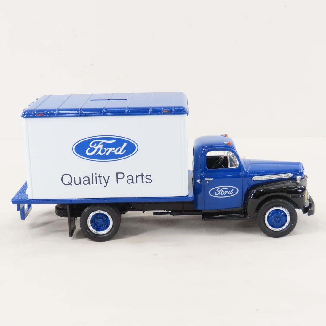 1st Gear 1:34 Quality Parts Ford F6 Dry Goods Van - 6