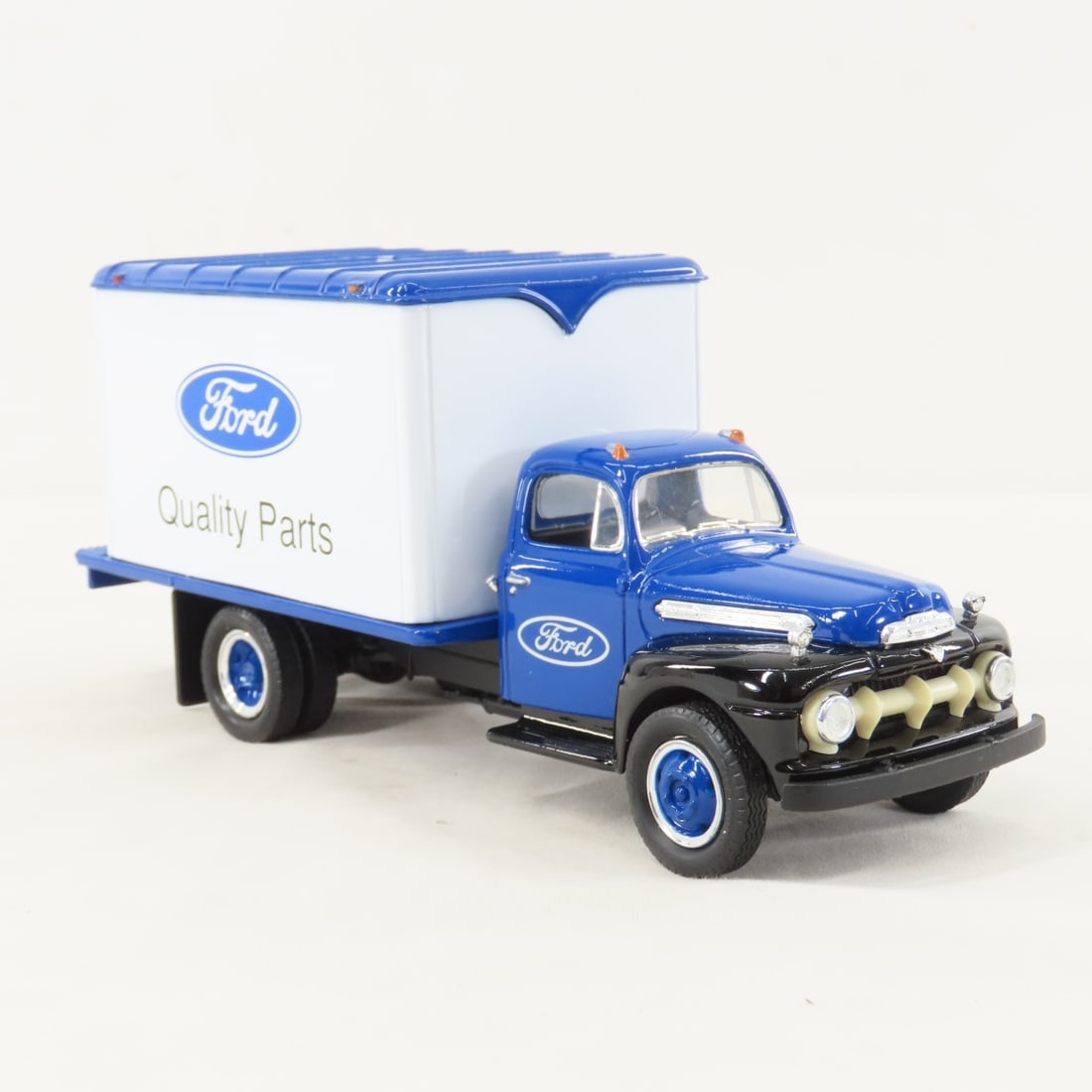 1st Gear 1:34 Quality Parts Ford F6 Dry Goods Van - 7