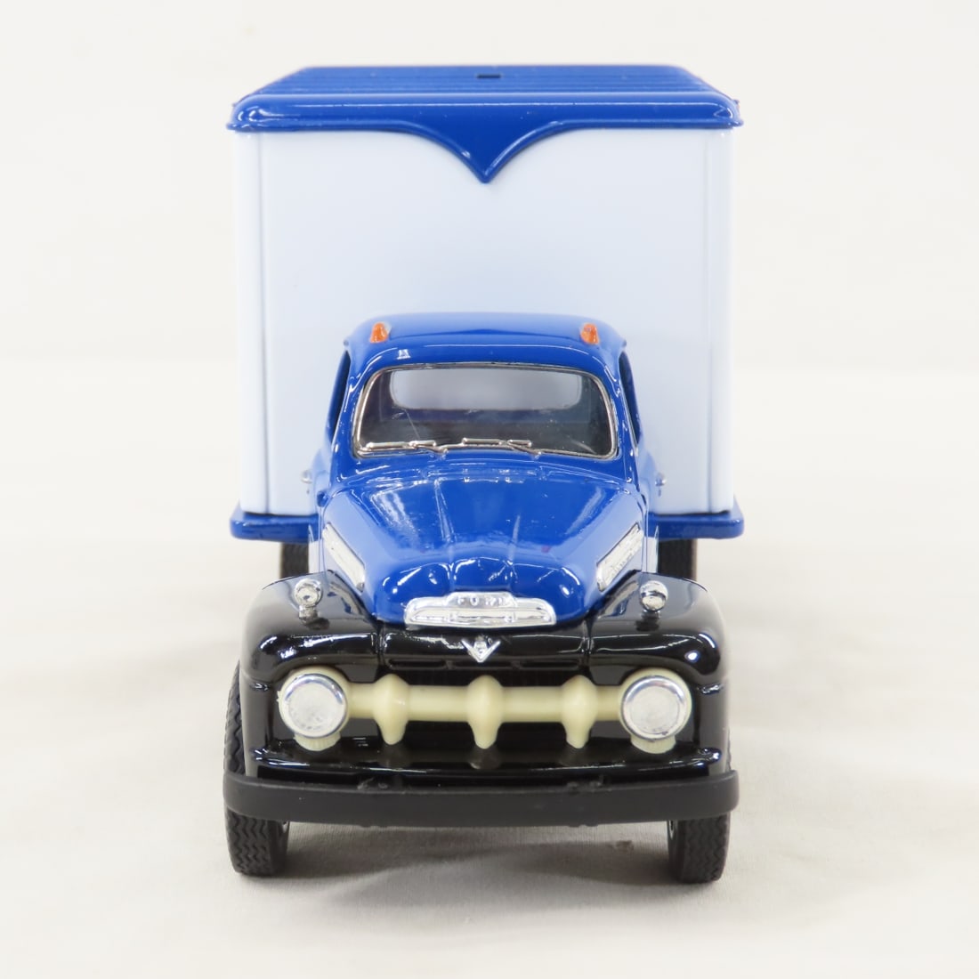 1st Gear 1:34 Quality Parts Ford F6 Dry Goods Van - 8