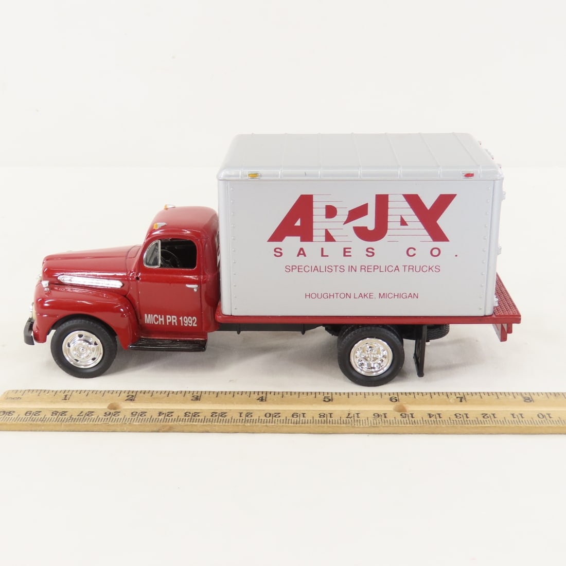 1st Gear 1:34 ARJAY 1951 Ford F6 Dry Goods Van - 2