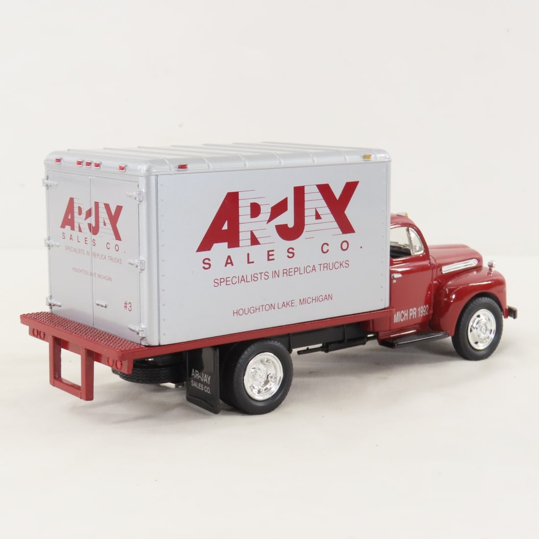 1st Gear 1:34 ARJAY 1951 Ford F6 Dry Goods Van - 5