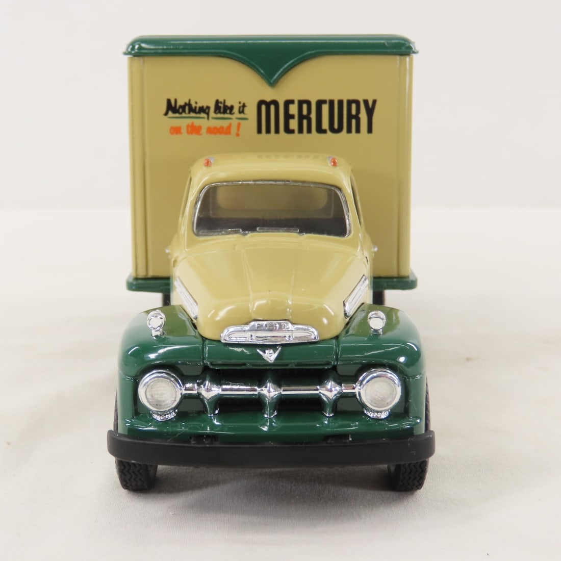 1st Gear 1:34 Merc-O-Matic Ford F6 Dry Goods Van - 8