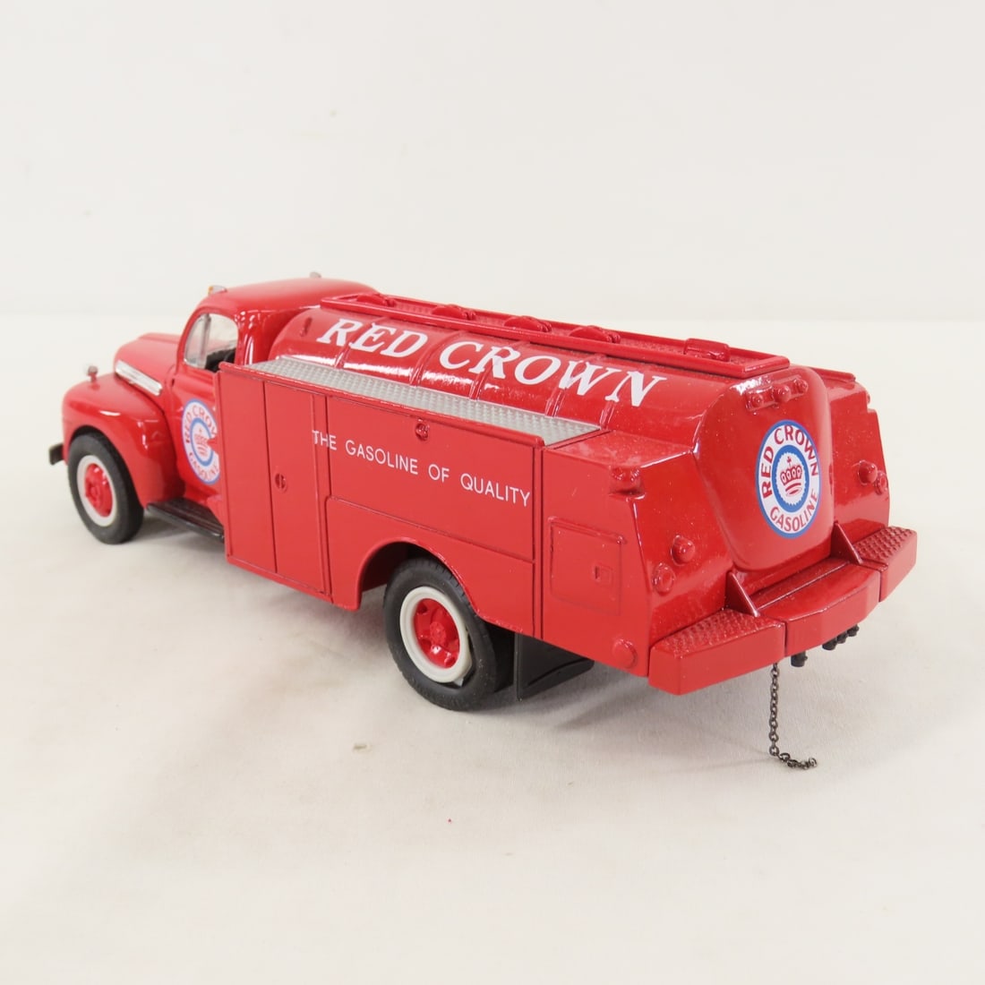 1st Gear 1:34 Red Crown 1951 Ford F6 Fuel Tanker - 3