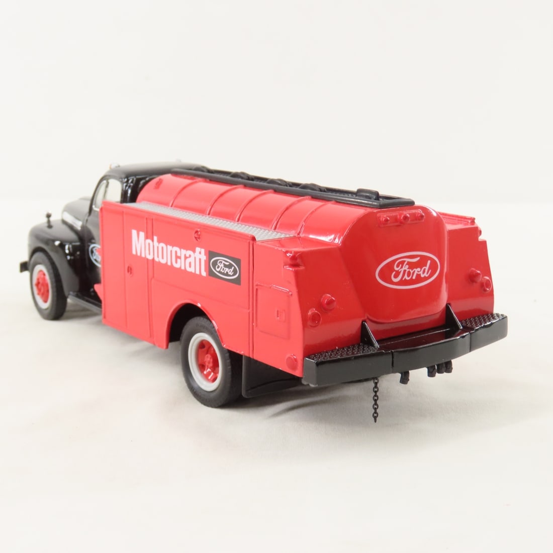1st Gear 1:34 Motocraft 1951 Ford F6 Fuel Tanker - 3