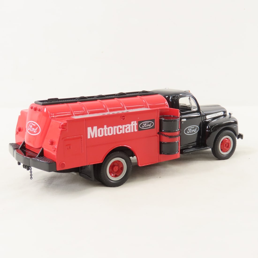 1st Gear 1:34 Motocraft 1951 Ford F6 Fuel Tanker - 5
