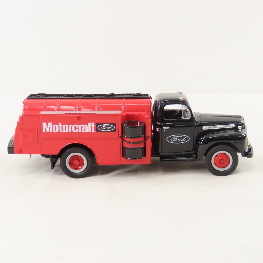 1st Gear 1:34 Motocraft 1951 Ford F6 Fuel Tanker - 6