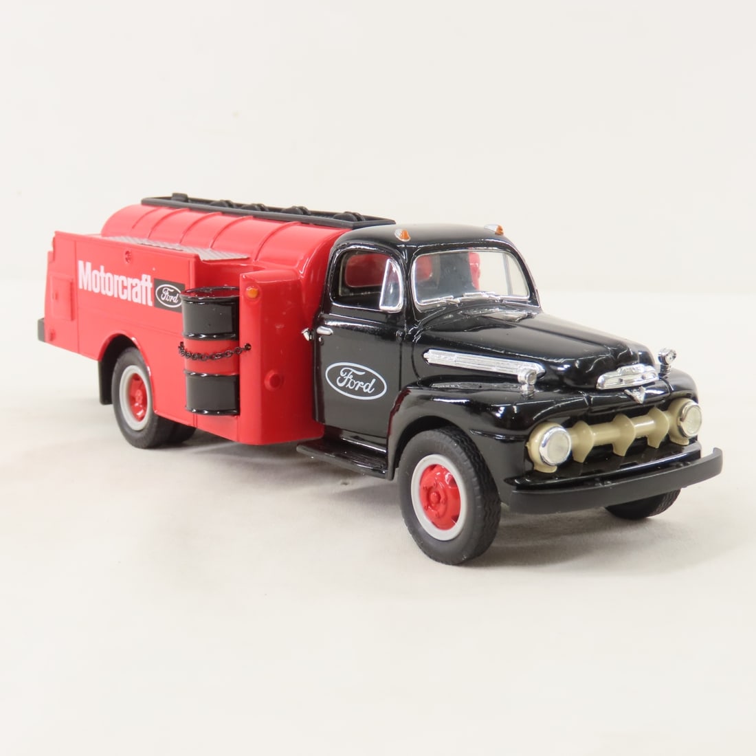 1st Gear 1:34 Motocraft 1951 Ford F6 Fuel Tanker - 7