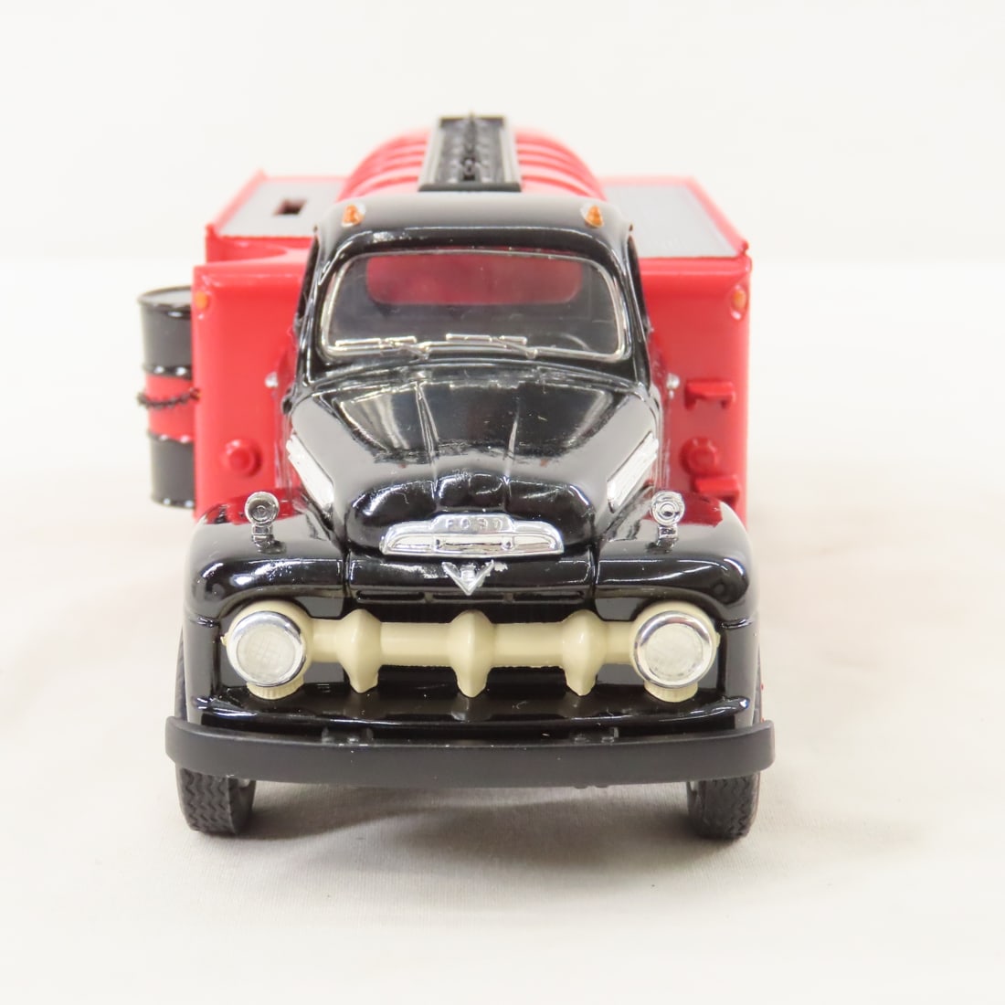 1st Gear 1:34 Motocraft 1951 Ford F6 Fuel Tanker - 8