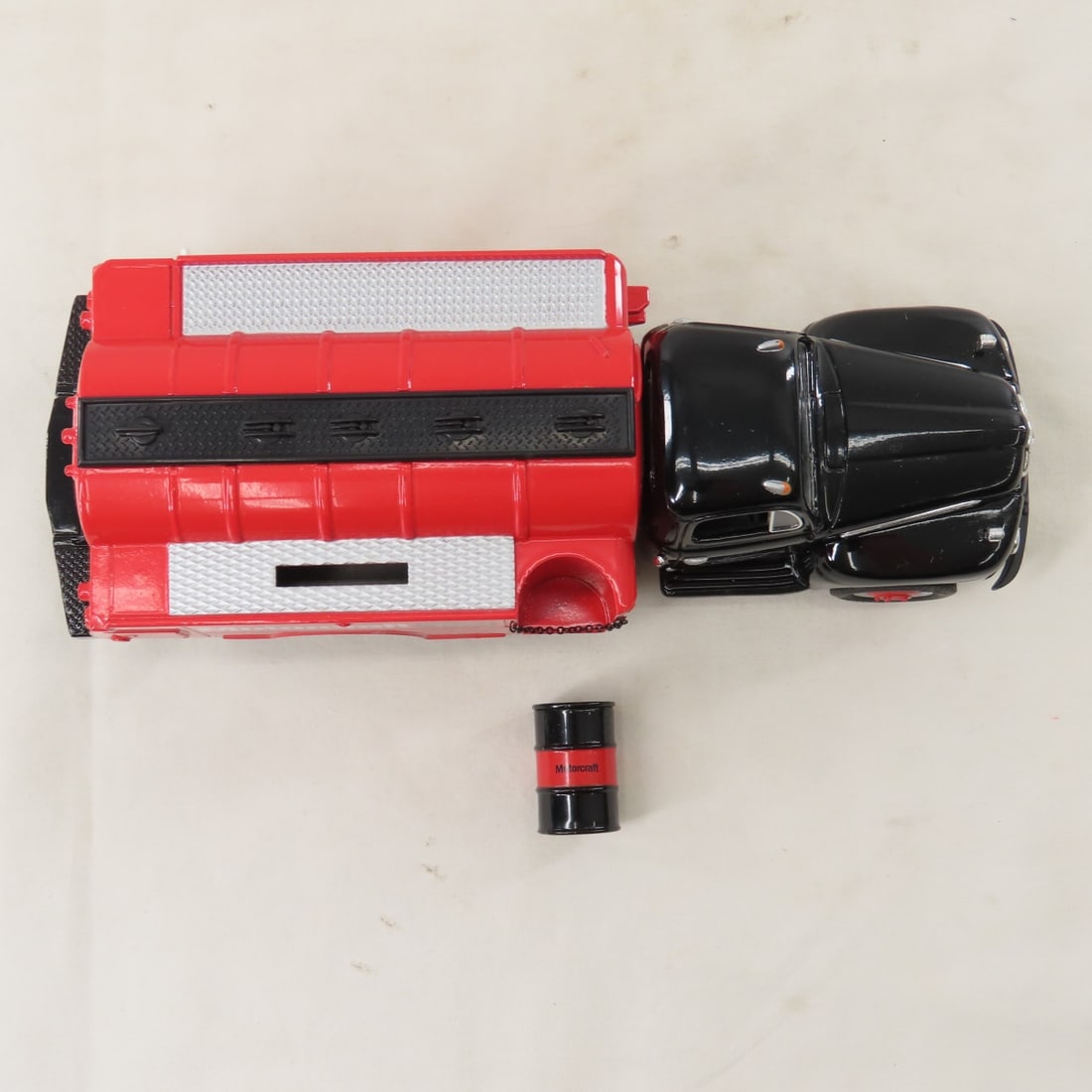1st Gear 1:34 Motocraft 1951 Ford F6 Fuel Tanker - 9
