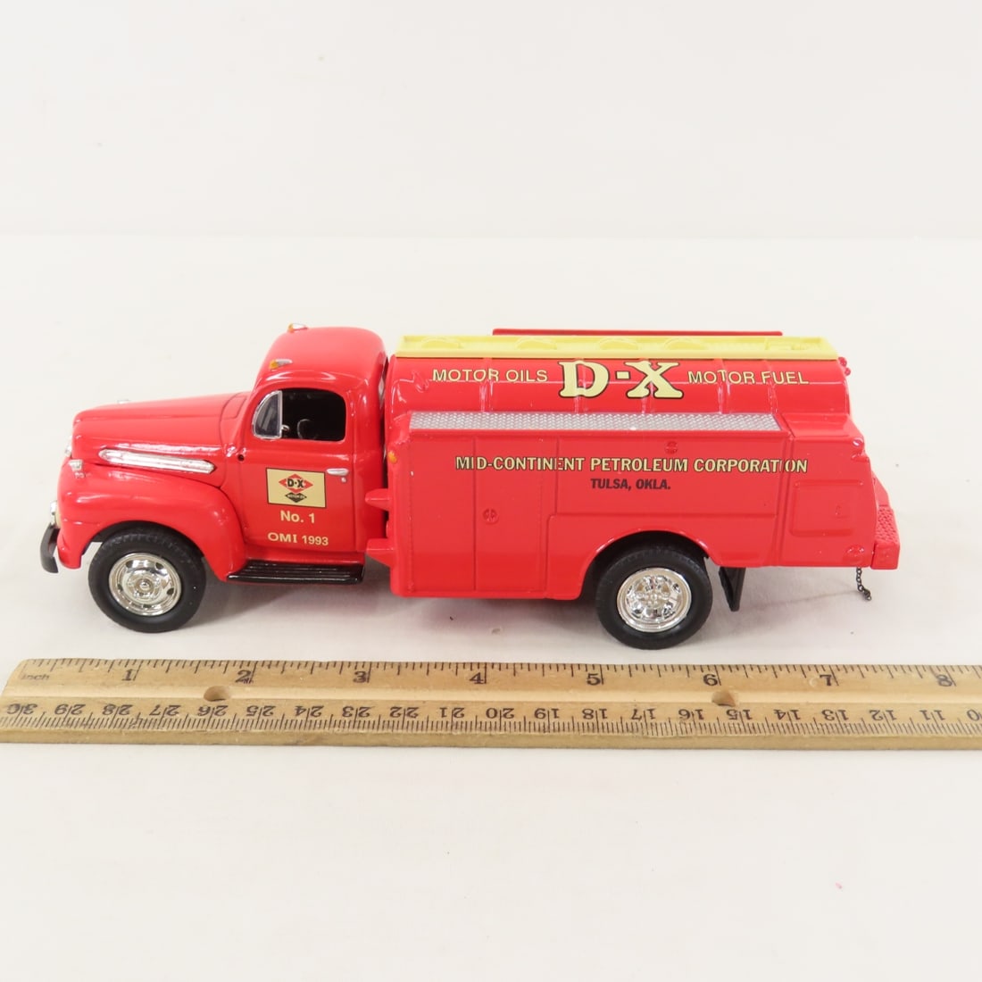 1st Gear 1:34 Mid-Continent Ford F6 Fuel Tanker - 2