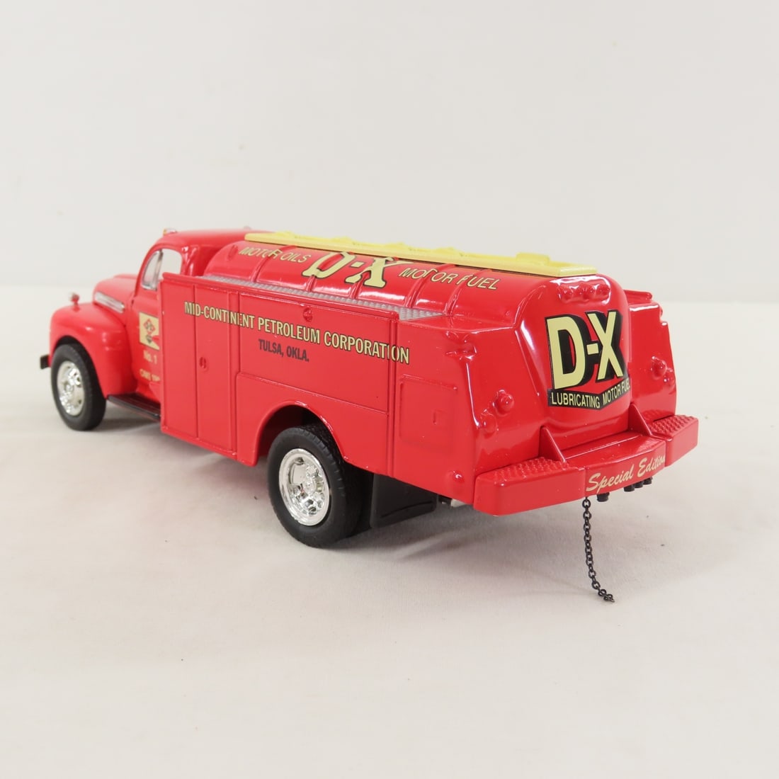 1st Gear 1:34 Mid-Continent Ford F6 Fuel Tanker - 3