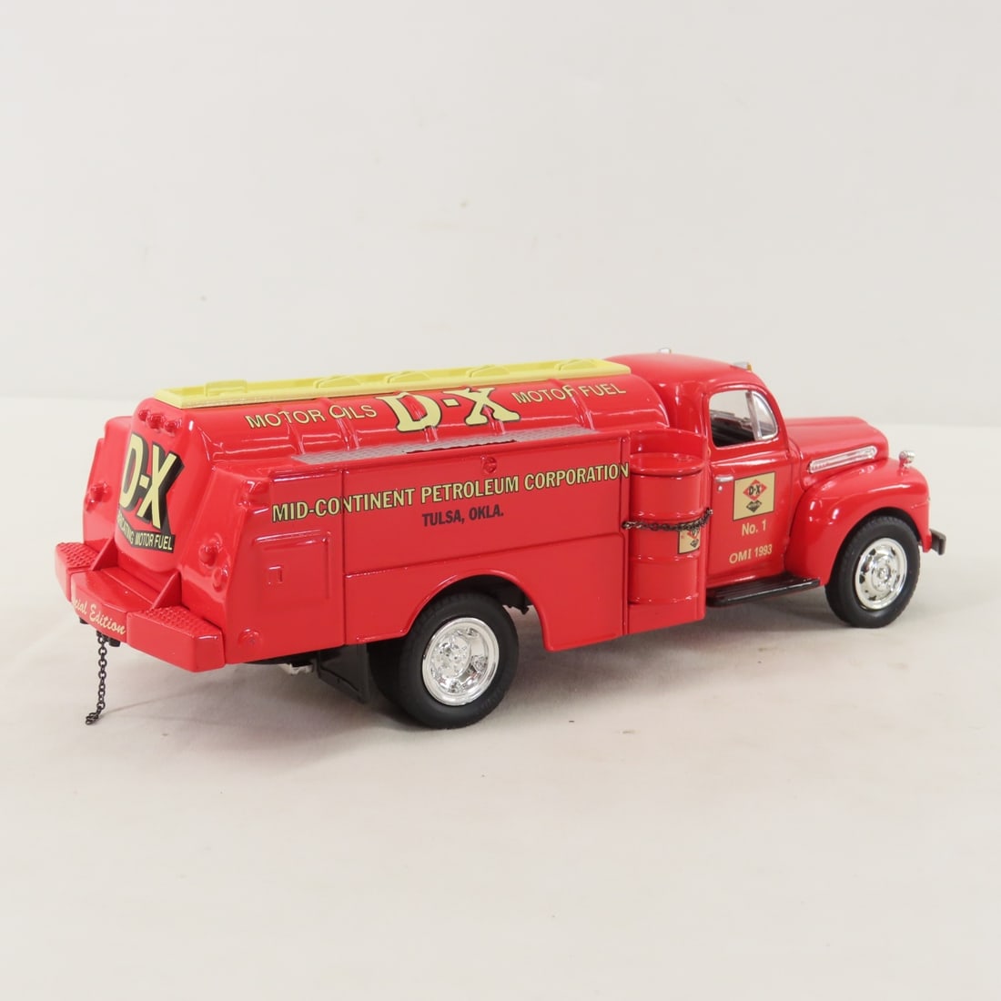 1st Gear 1:34 Mid-Continent Ford F6 Fuel Tanker - 5