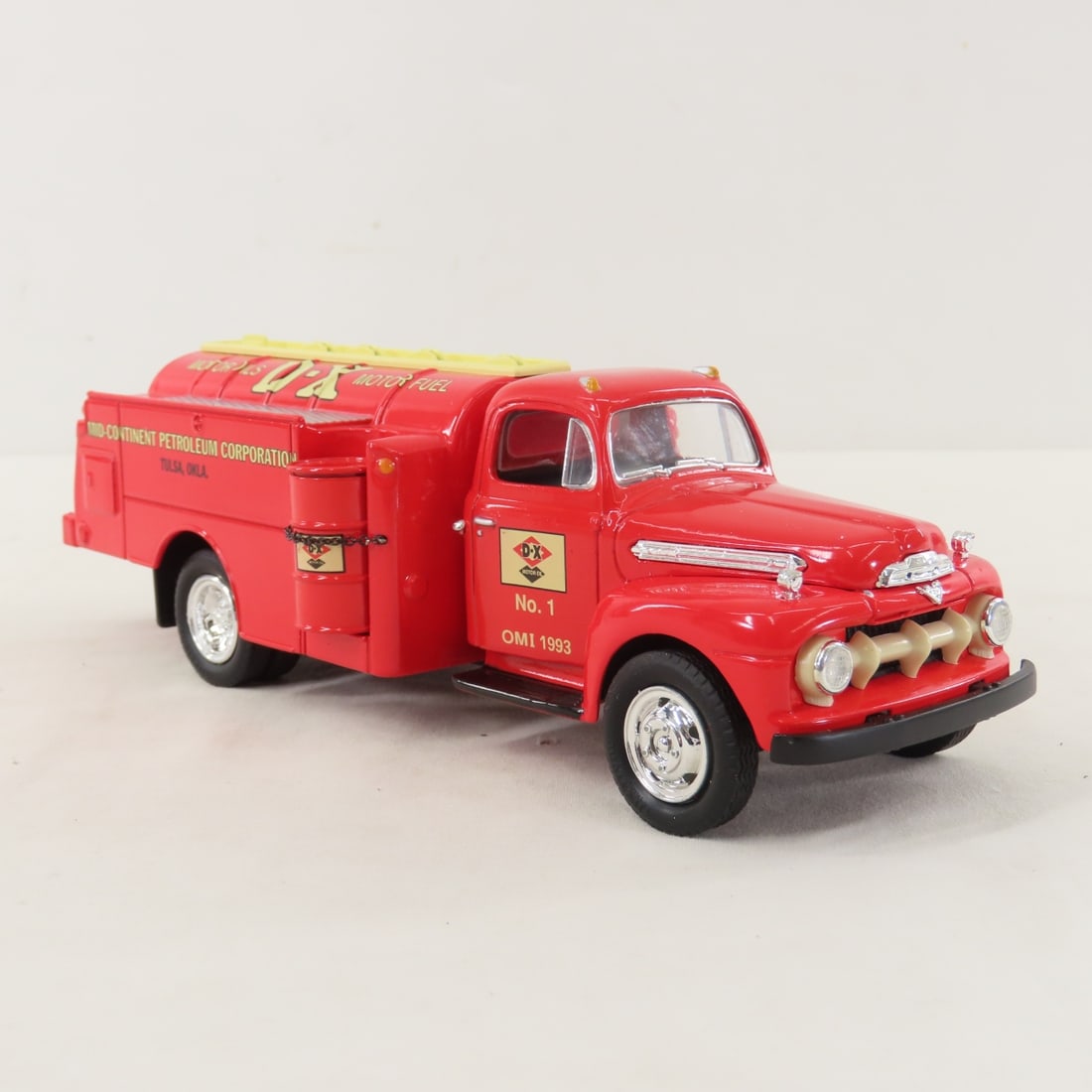 1st Gear 1:34 Mid-Continent Ford F6 Fuel Tanker - 7