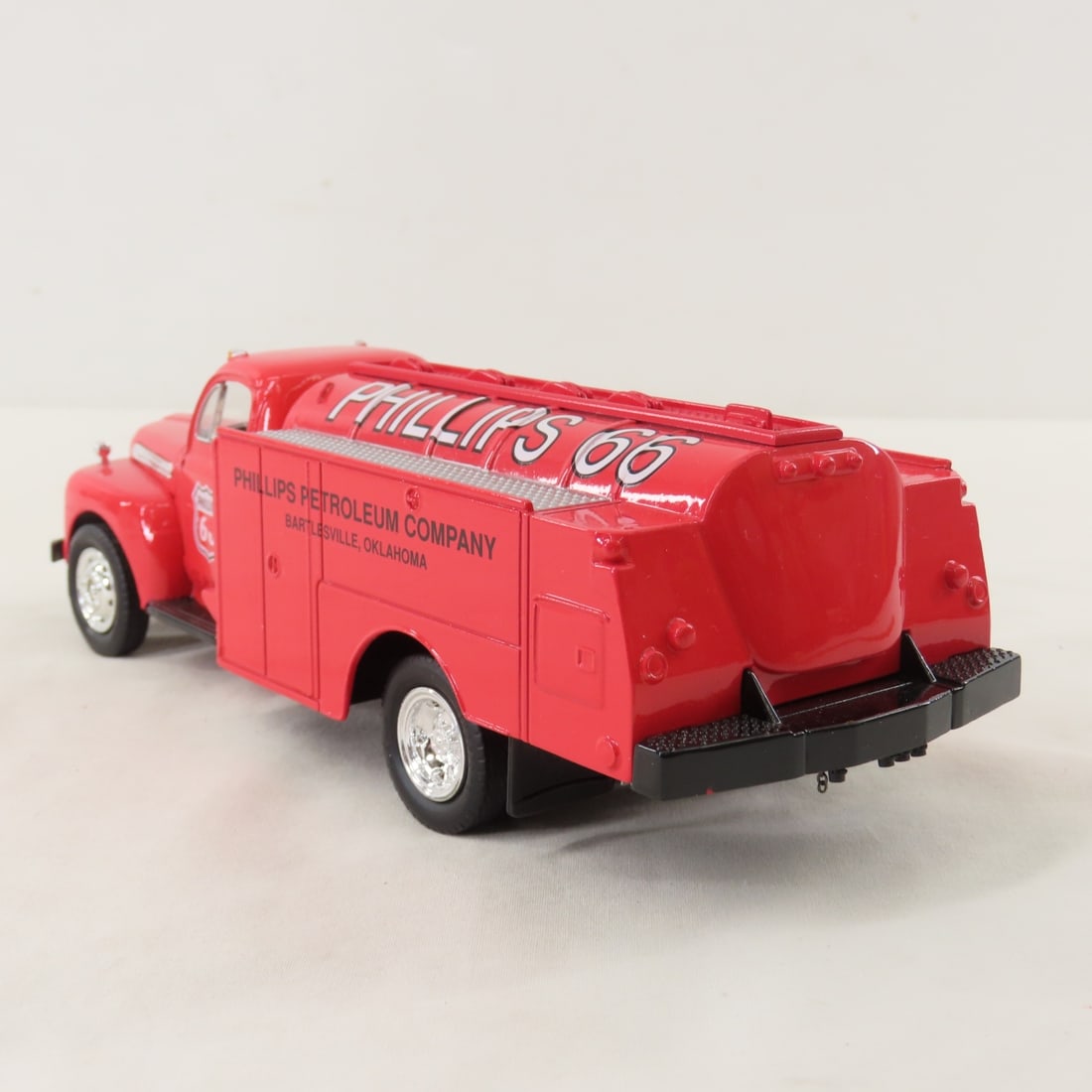 1st Gear 1:34 Phillips 66 1951 Ford F6 Fuel Tanker - 3