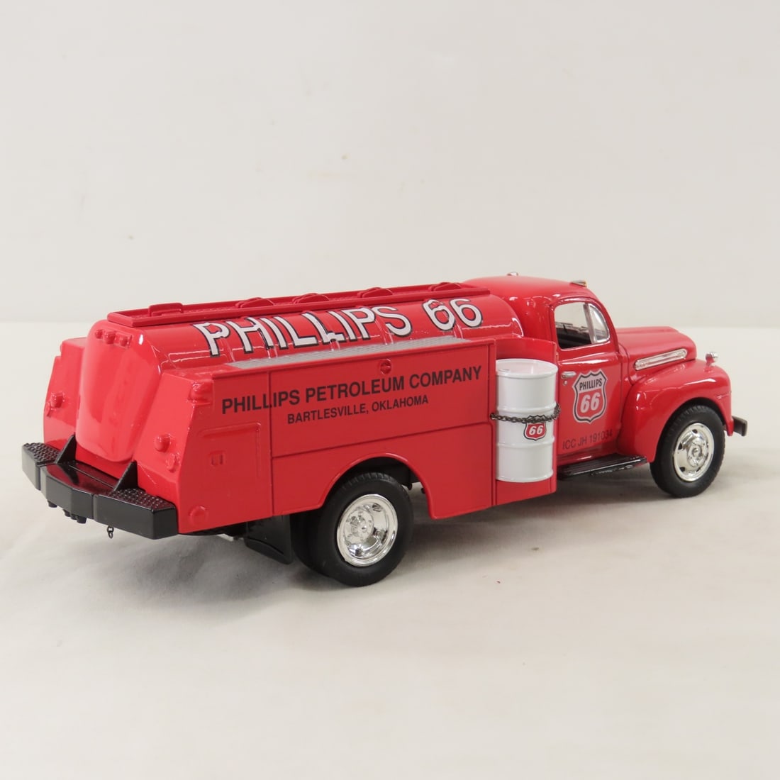 1st Gear 1:34 Phillips 66 1951 Ford F6 Fuel Tanker - 5