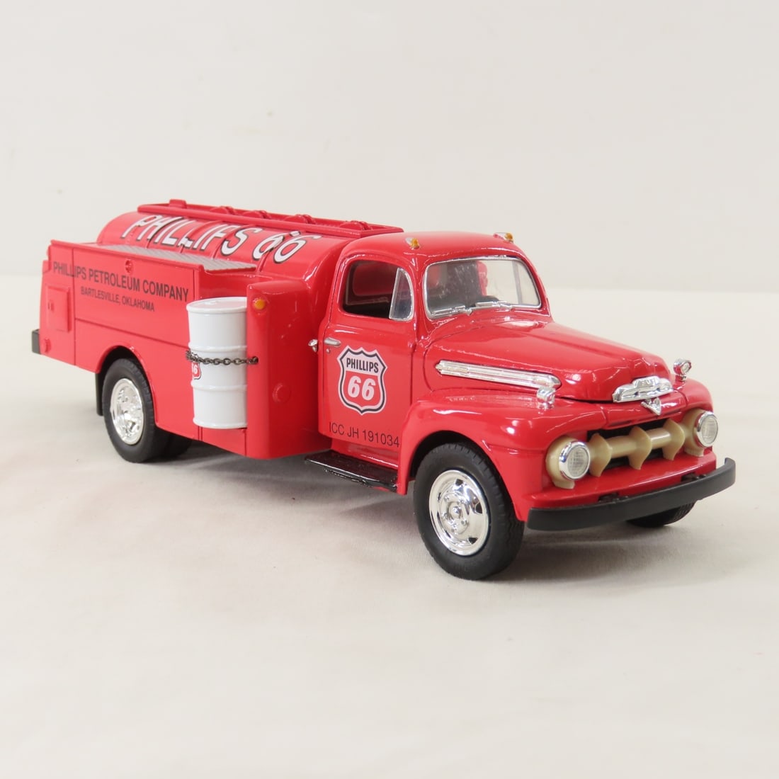 1st Gear 1:34 Phillips 66 1951 Ford F6 Fuel Tanker - 7