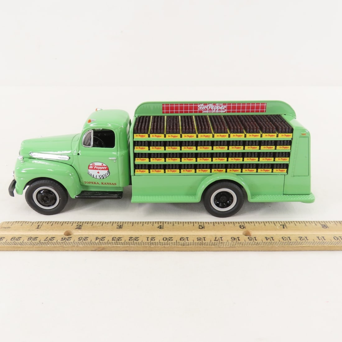 1st Gear 1:34 Dr. Pepper Ford F6 Bottler's Truck - 2