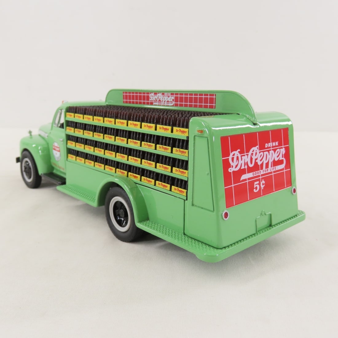 1st Gear 1:34 Dr. Pepper Ford F6 Bottler's Truck - 3