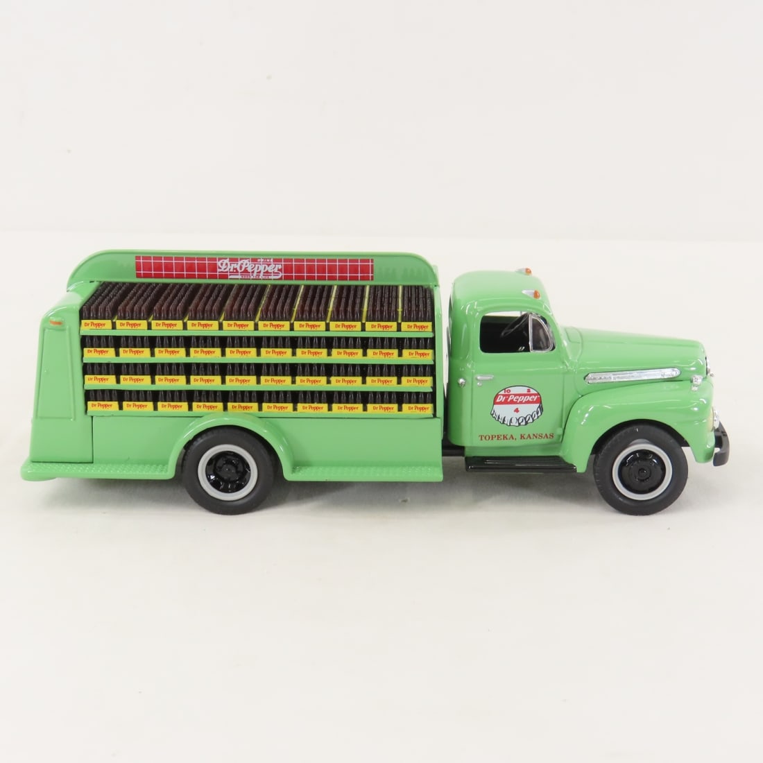 1st Gear 1:34 Dr. Pepper Ford F6 Bottler's Truck - 6