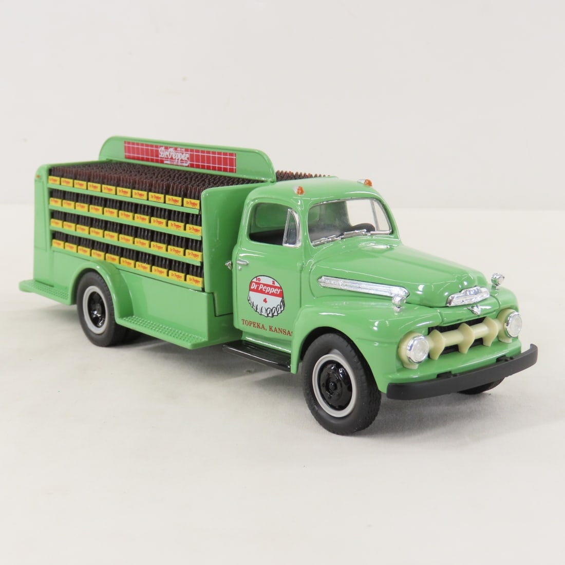 1st Gear 1:34 Dr. Pepper Ford F6 Bottler's Truck - 7