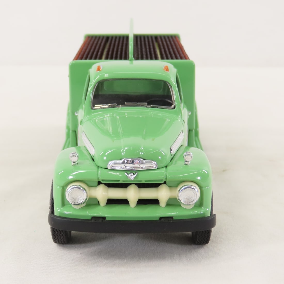 1st Gear 1:34 Dr. Pepper Ford F6 Bottler's Truck - 8