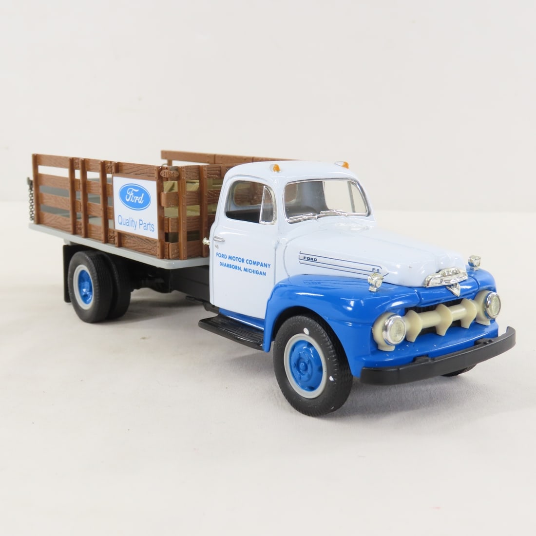 1st Gear 1:34 Quality Parts Ford F6 Stake Truck - 7