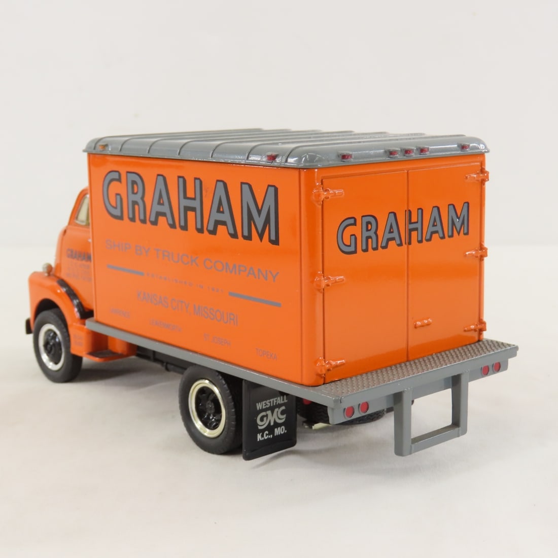 1st Gear 1:34 Graham GMC 1952 Dry Goods Van - 3