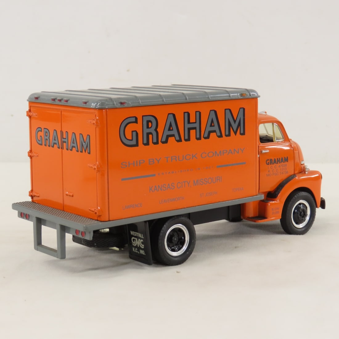 1st Gear 1:34 Graham GMC 1952 Dry Goods Van - 5