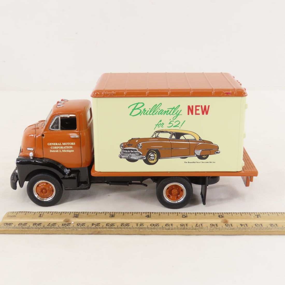1st Gear 1:34 Chevrolet GMC 1952 Insulated Van - 2