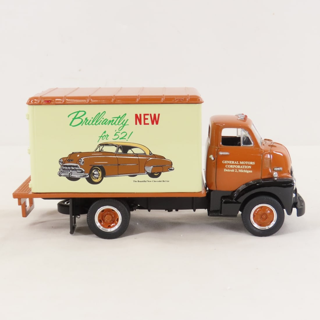 1st Gear 1:34 Chevrolet GMC 1952 Insulated Van - 6