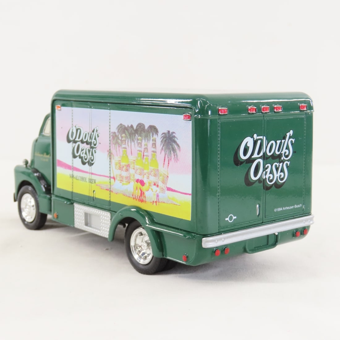 1st Gear 1:34 O'Douls Oasis GMC 1952 Insulated Van - 3