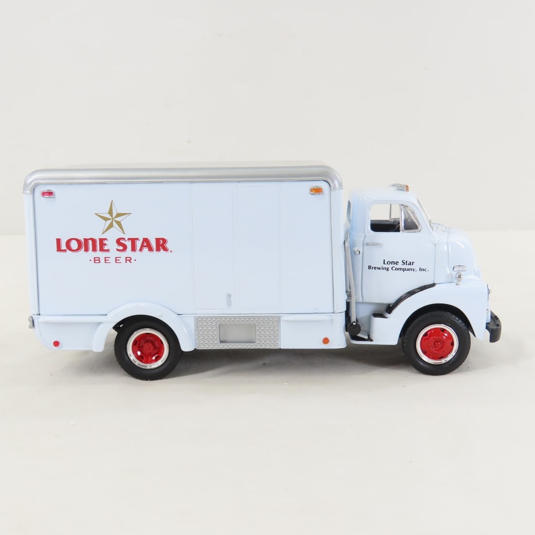 1st Gear 1:34 Lone Star GMC 1952 Insulated Van - 6