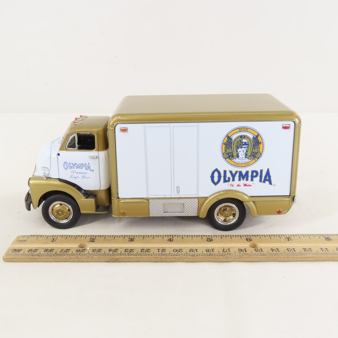 1st Gear 1:34 Olympia Beer GMC 1952 Insulated Van - 2