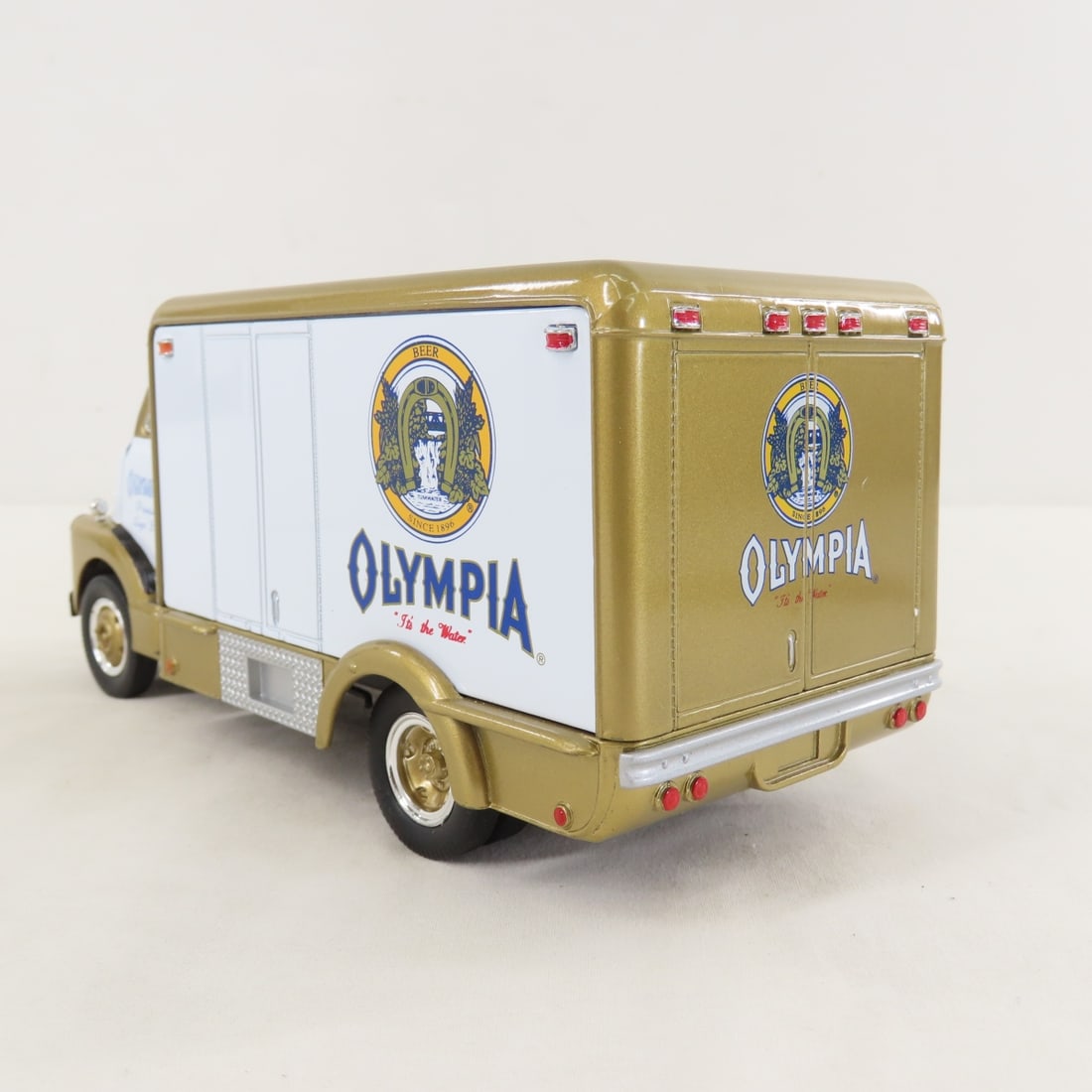 1st Gear 1:34 Olympia Beer GMC 1952 Insulated Van - 3