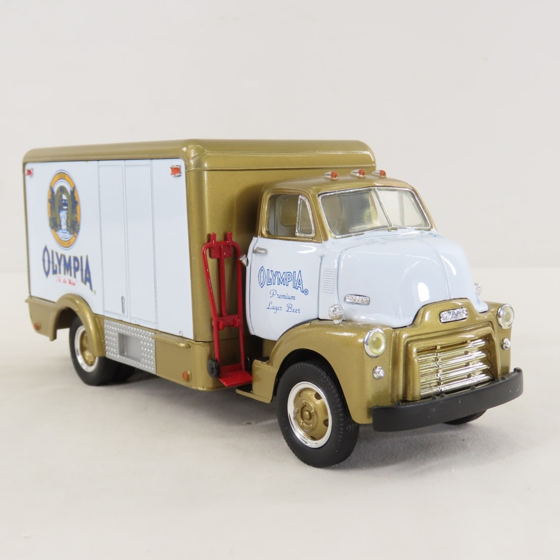 1st Gear 1:34 Olympia Beer GMC 1952 Insulated Van - 7