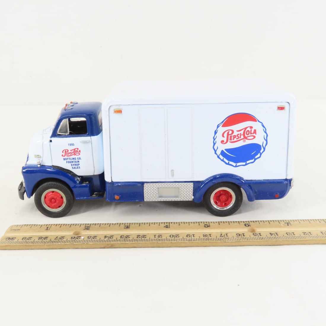 1st Gear 1:34 Pepsi Cola GMC 1952 Insulated Van - 2