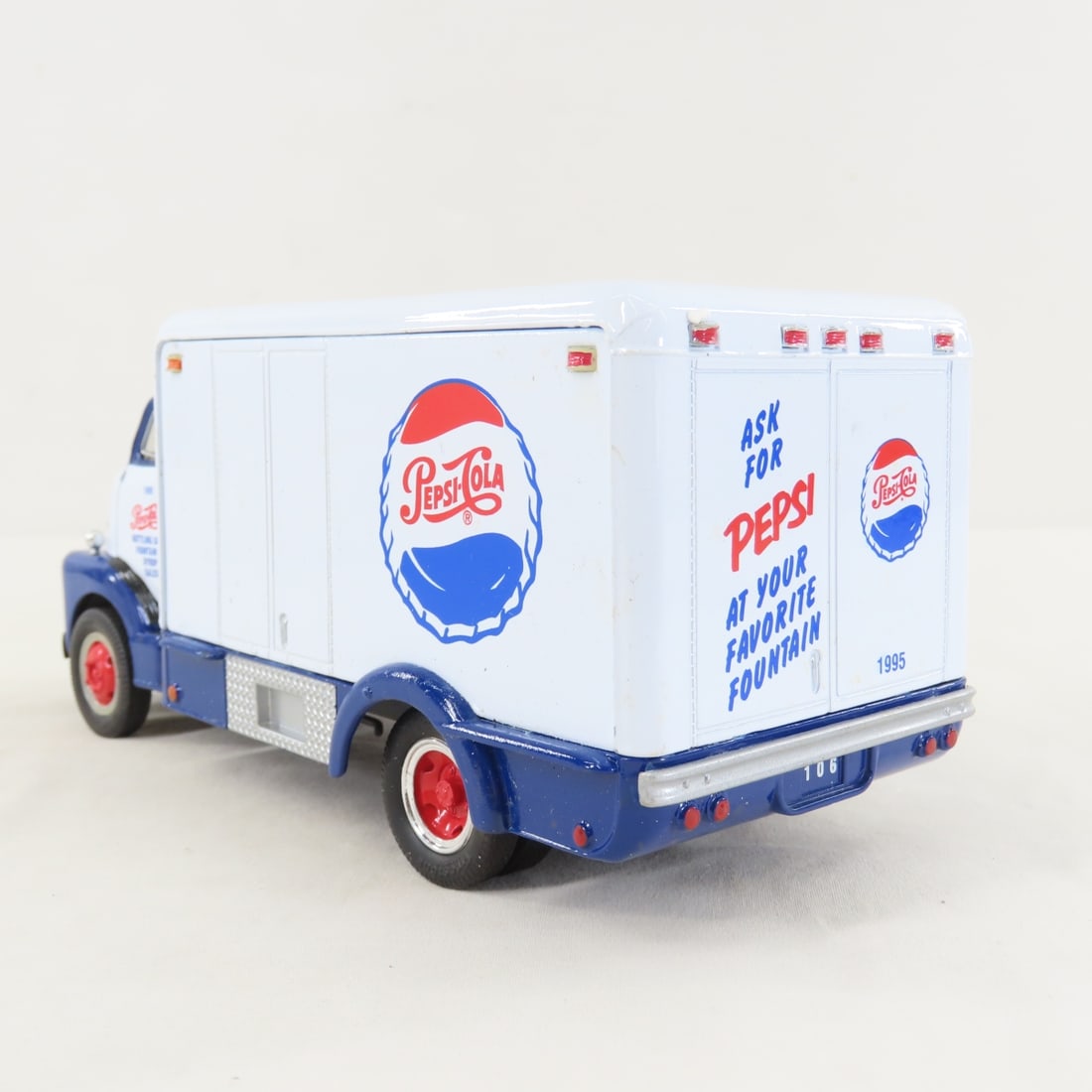 1st Gear 1:34 Pepsi Cola GMC 1952 Insulated Van - 3