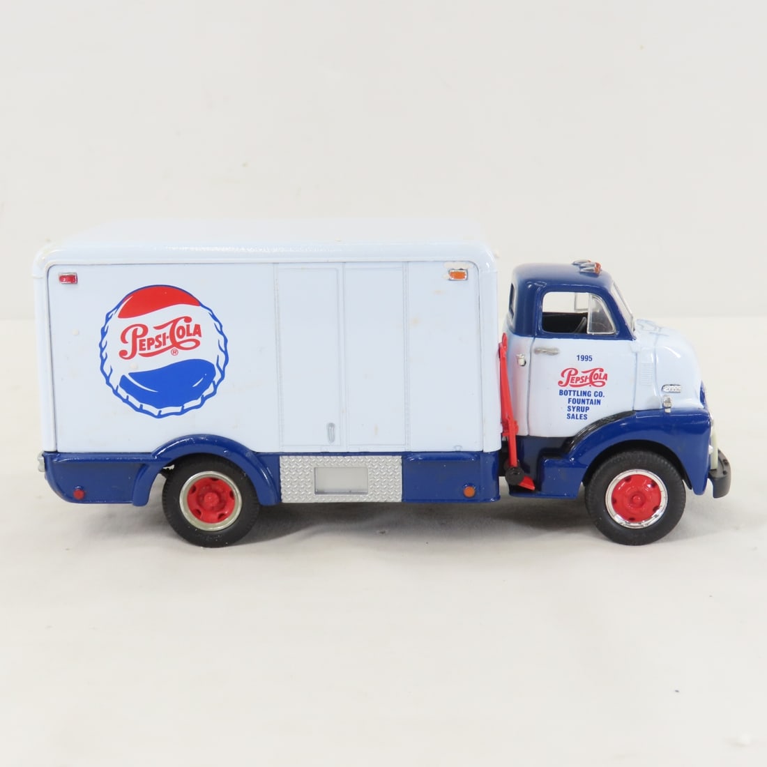 1st Gear 1:34 Pepsi Cola GMC 1952 Insulated Van - 6